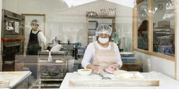 新垣カミ菓子店の求人広告画像