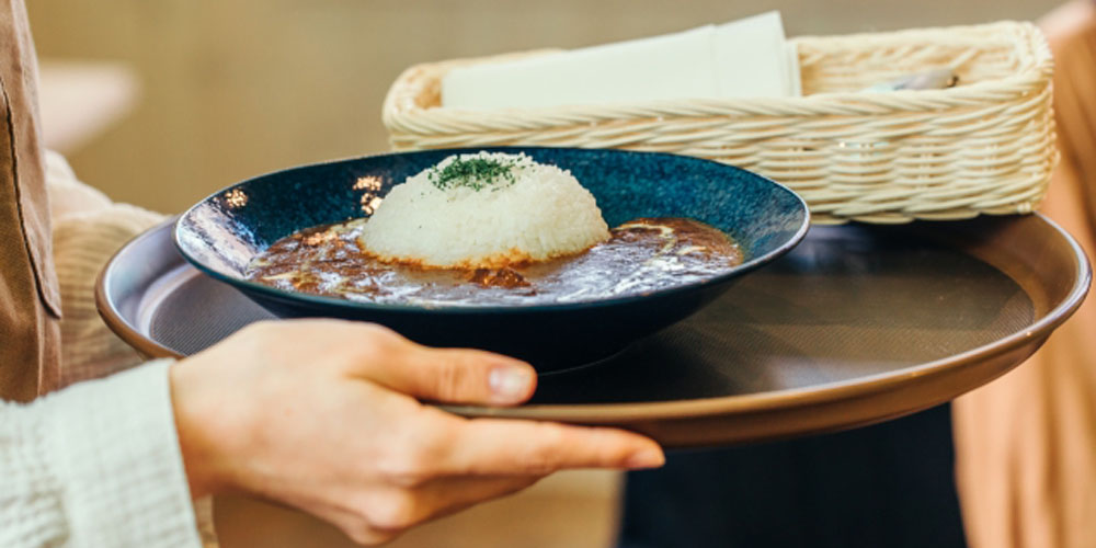 株式会社　沖縄総合給食【レストラン食事配膳・片づけ（豊見城市）【扶養内可／5h勤務／駐車場有】】の求人募集画像