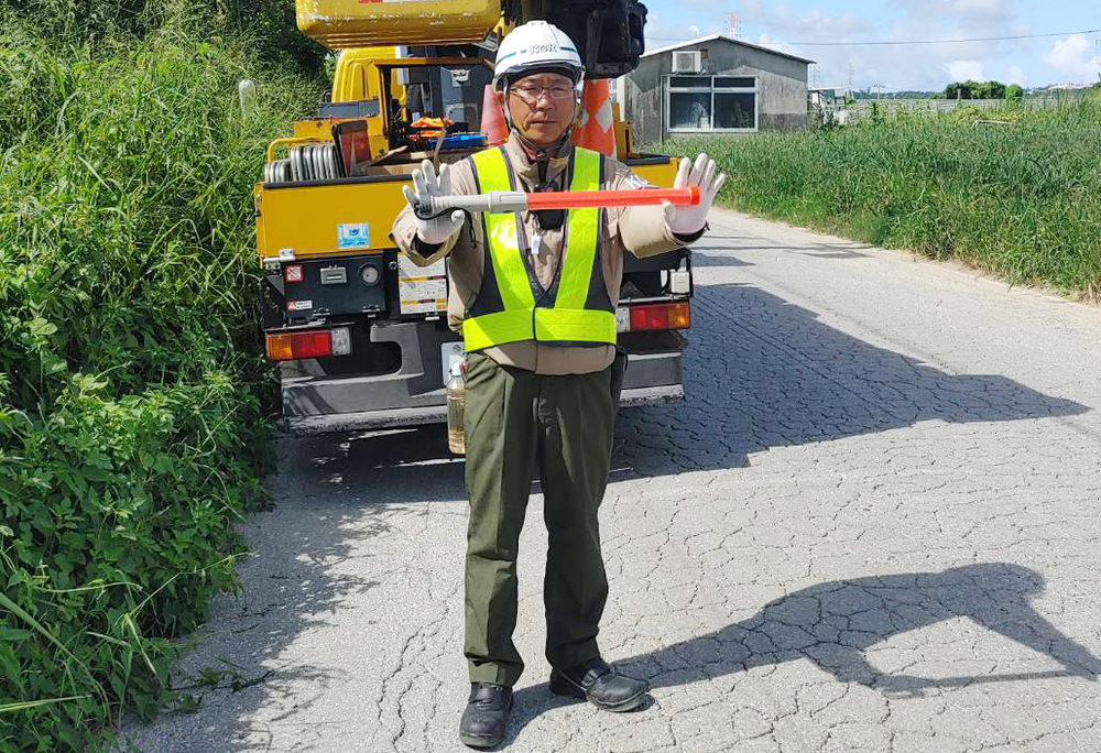 有限会社 九州中央警備保障 沖縄営業所【男・女交通誘導警備スタッフ（日勤・無資格者）【週払いOK／WワークOK】】の求人募集画像